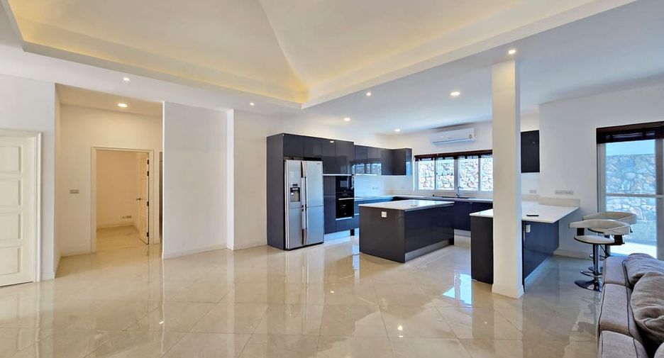 For sale 5 bedrooms villa in Bang Lamung, Chonburi