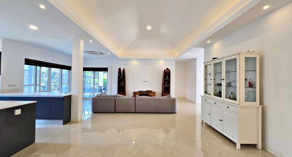 For sale 5 bedrooms villa in Bang Lamung, Chonburi