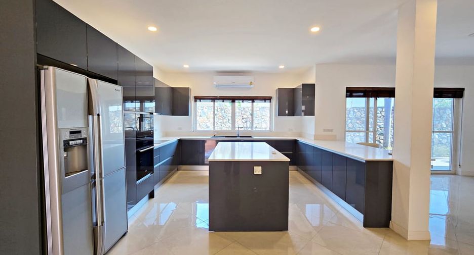 For sale 5 bedrooms villa in Bang Lamung, Chonburi