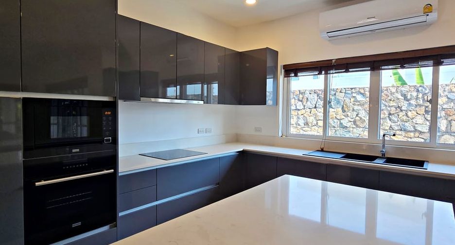For sale 5 bedrooms villa in Bang Lamung, Chonburi