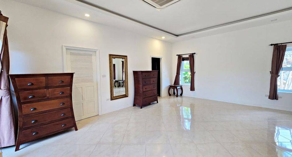 For sale 5 bedrooms villa in Bang Lamung, Chonburi