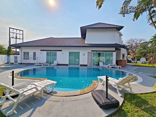 Villa en alquiler de 4 habitaciones en Bang Lamung, Chonburi