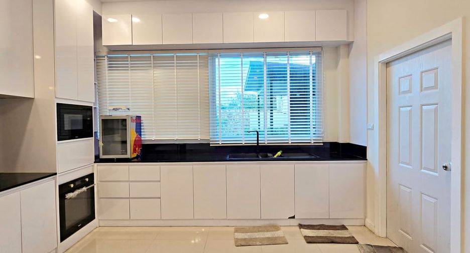 For sale 3 bedrooms villa in Huay Yai, Pattaya