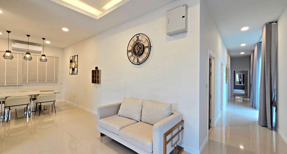 For sale 3 bedrooms villa in Huay Yai, Pattaya