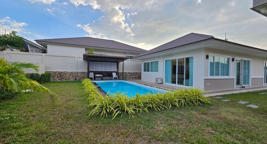For sale 3 bedrooms villa in Huay Yai, Pattaya