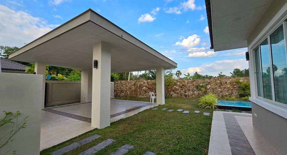 For sale 3 bedrooms villa in Huay Yai, Pattaya