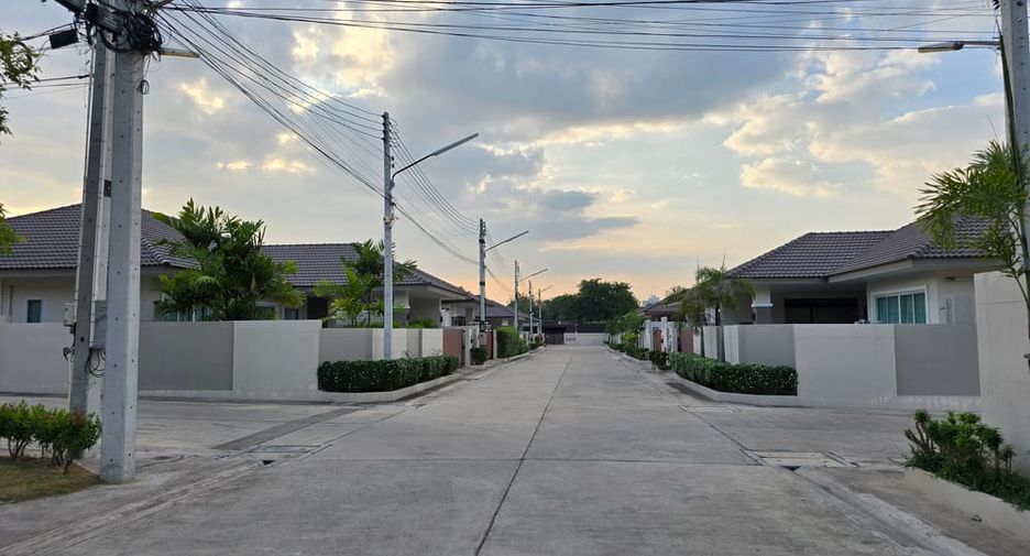 For sale 3 bedrooms villa in Huay Yai, Pattaya