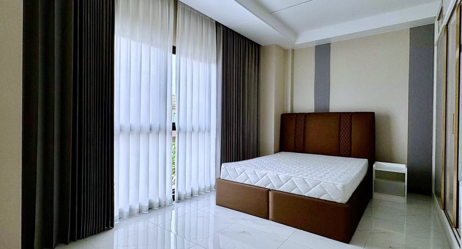 For rent 4 bedrooms villa in Bang Lamung, Chonburi