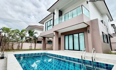 For rent 4 bedrooms villa in Bang Lamung, Chonburi