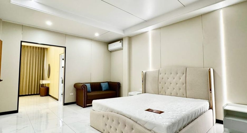 For rent 4 bedrooms villa in Bang Lamung, Chonburi
