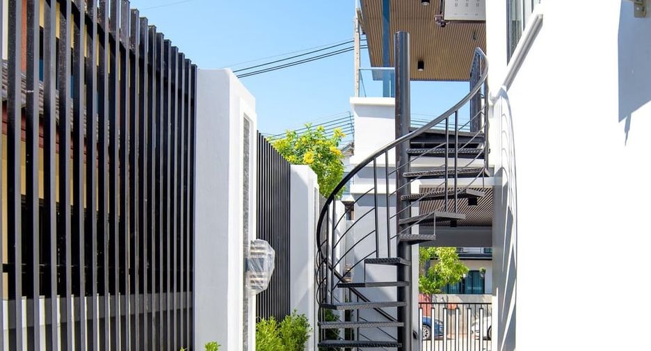 À vendre 4 chambres villa à Bang Lamung, Chonburi