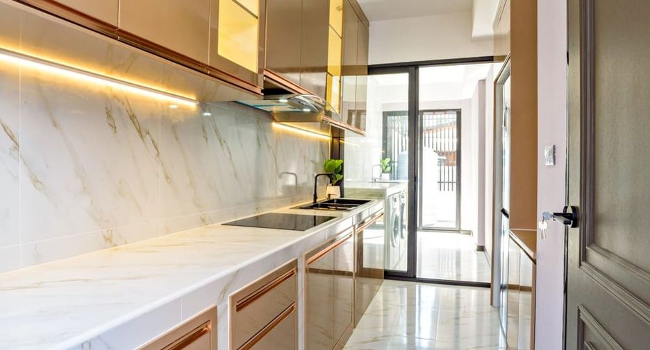 À vendre 4 chambres villa à Bang Lamung, Chonburi