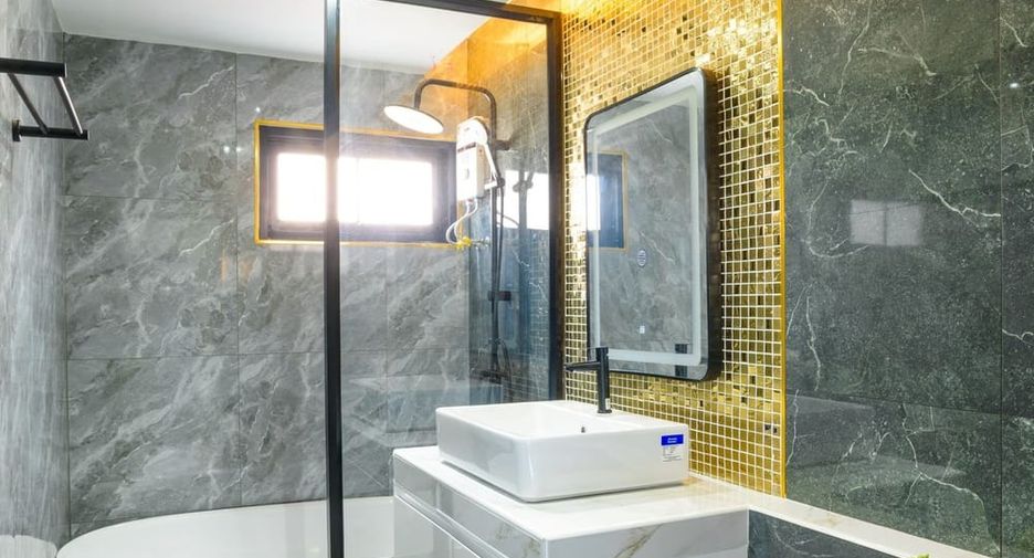 À vendre 4 chambres villa à Bang Lamung, Chonburi