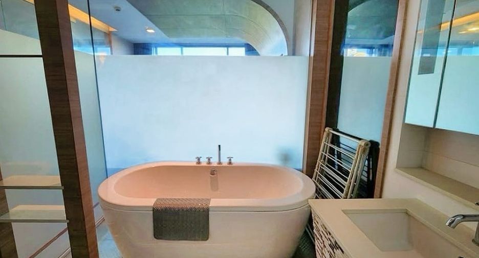 For rent and for sale 1 bed condo in Bang Lamung, Chonburi