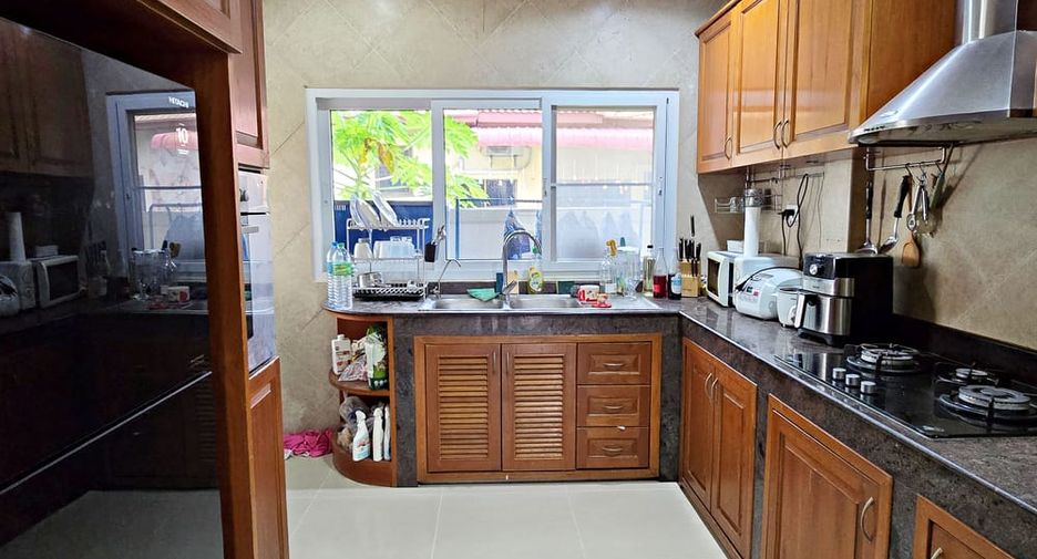 Villa zum Kauf mit 3 Zimmer in Bang Lamung, Chonburi