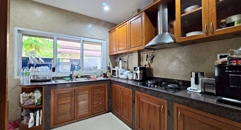 Villa zum Kauf mit 3 Zimmer in Bang Lamung, Chonburi