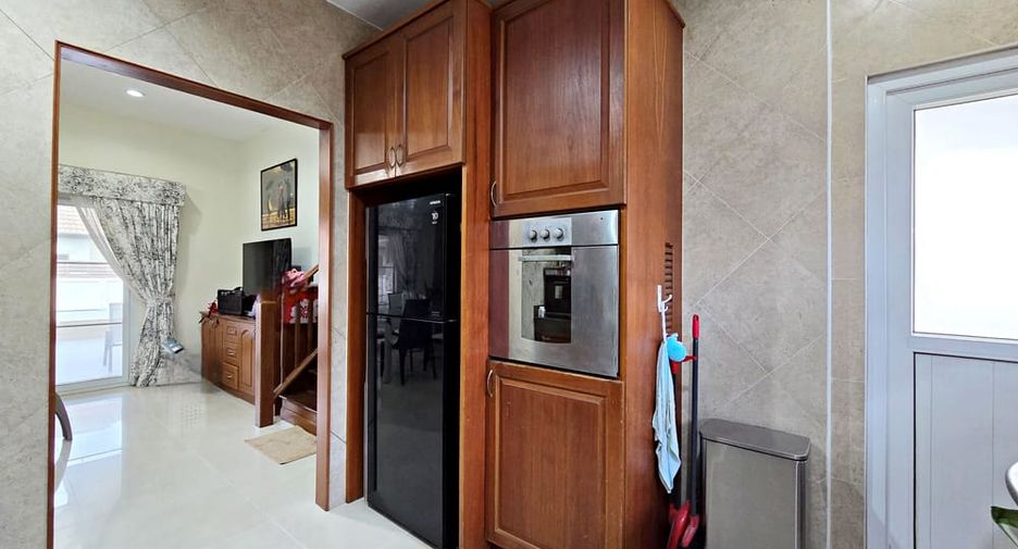 Villa zum Kauf mit 3 Zimmer in Bang Lamung, Chonburi