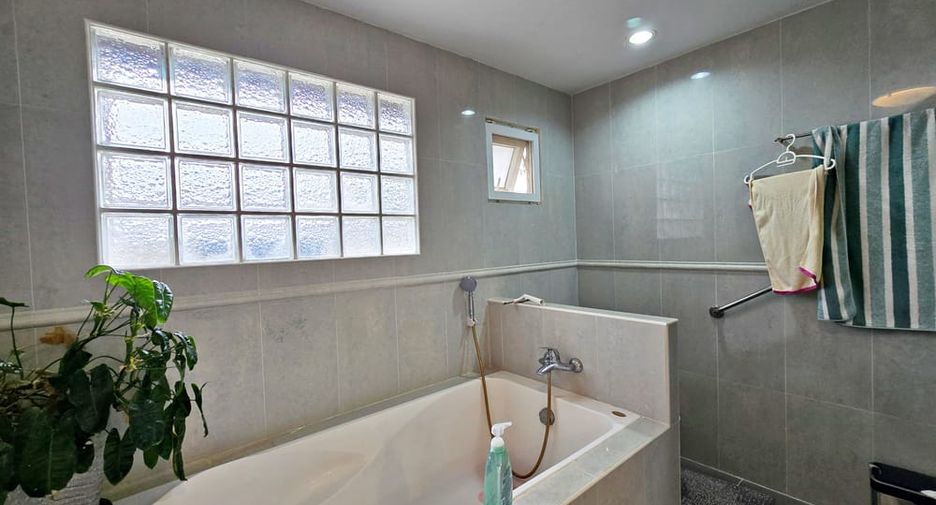 Villa zum Kauf mit 3 Zimmer in Bang Lamung, Chonburi