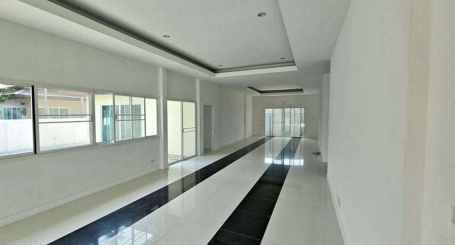 For sale 3 ベッドルーム villa in Huay Yai, Pattaya