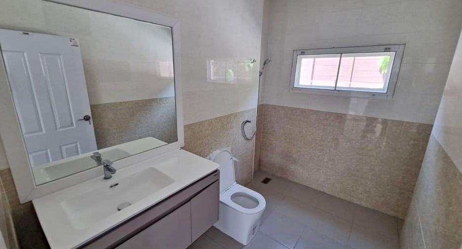 For sale 3 ベッドルーム villa in Huay Yai, Pattaya