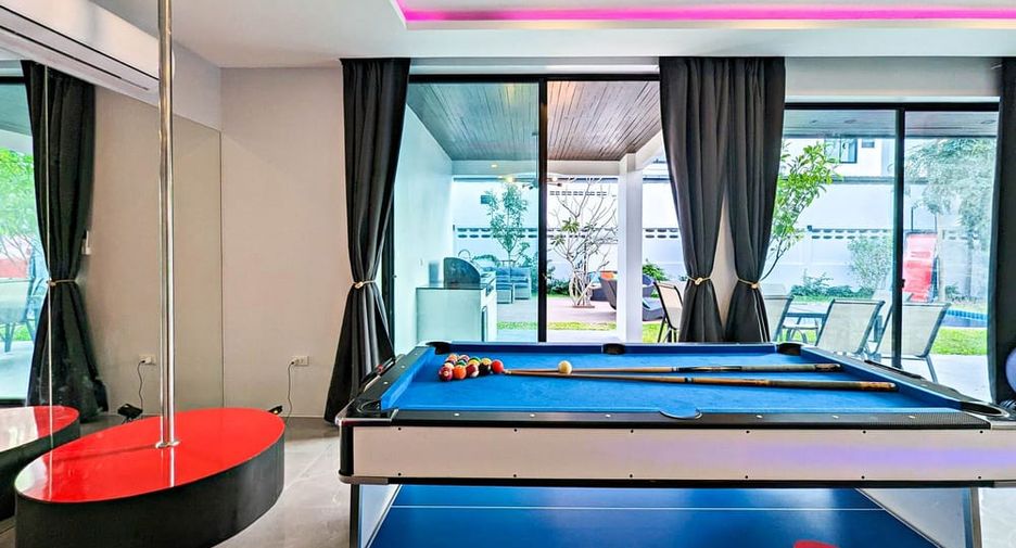 Villa en alquiler de 7 habitaciones en Bang Lamung, Chonburi