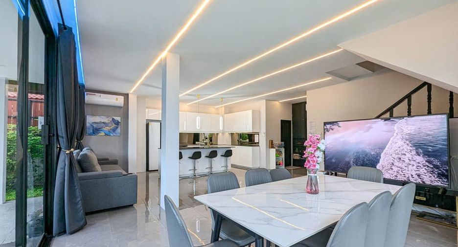 Villa en alquiler de 7 habitaciones en Bang Lamung, Chonburi