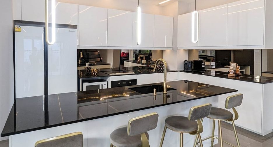 Villa en alquiler de 7 habitaciones en Bang Lamung, Chonburi