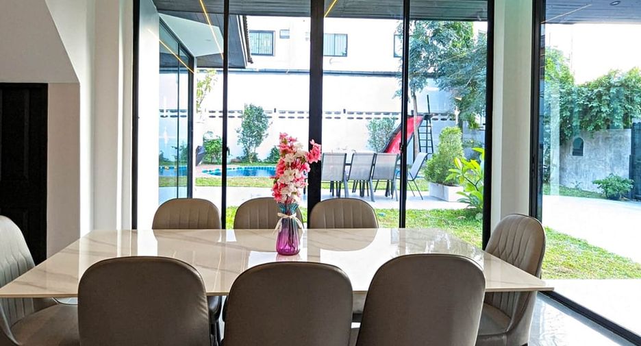 Villa en alquiler de 7 habitaciones en Bang Lamung, Chonburi
