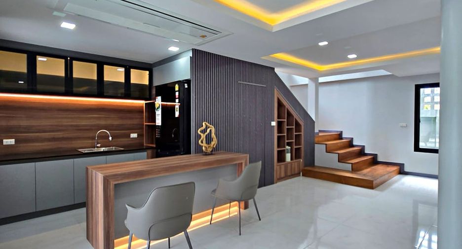 À vendre 4 chambres villa à Bang Lamung, Chonburi