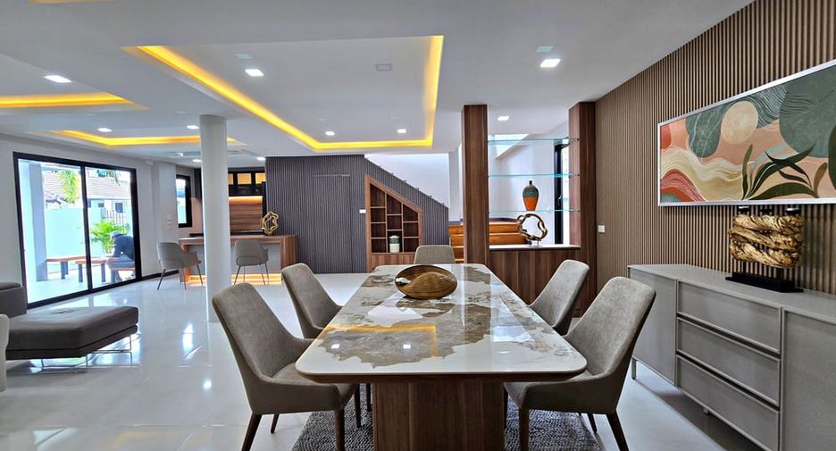 À vendre 4 chambres villa à Bang Lamung, Chonburi