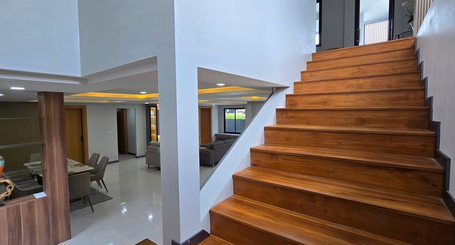 À vendre 4 chambres villa à Bang Lamung, Chonburi