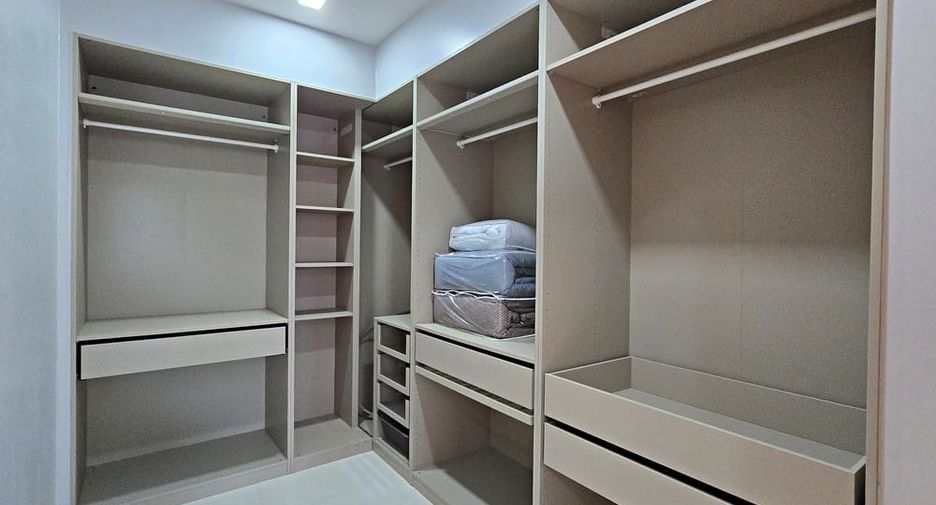 À vendre 4 chambres villa à Bang Lamung, Chonburi