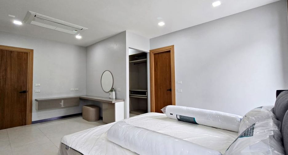 À vendre 4 chambres villa à Bang Lamung, Chonburi