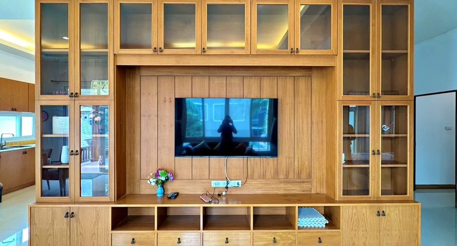 Villa zur Miete und zum Kauf mit 6 Zimmer in Bang Lamung, Chonburi