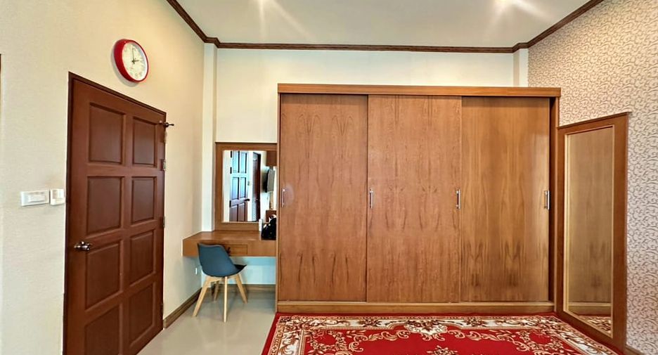 Villa zur Miete und zum Kauf mit 6 Zimmer in Bang Lamung, Chonburi