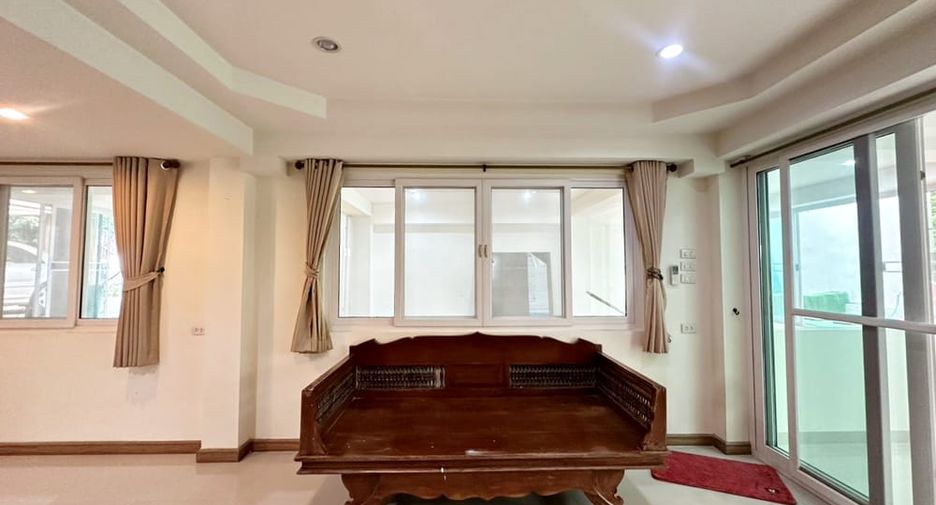 Villa zur Miete und zum Kauf mit 6 Zimmer in Bang Lamung, Chonburi