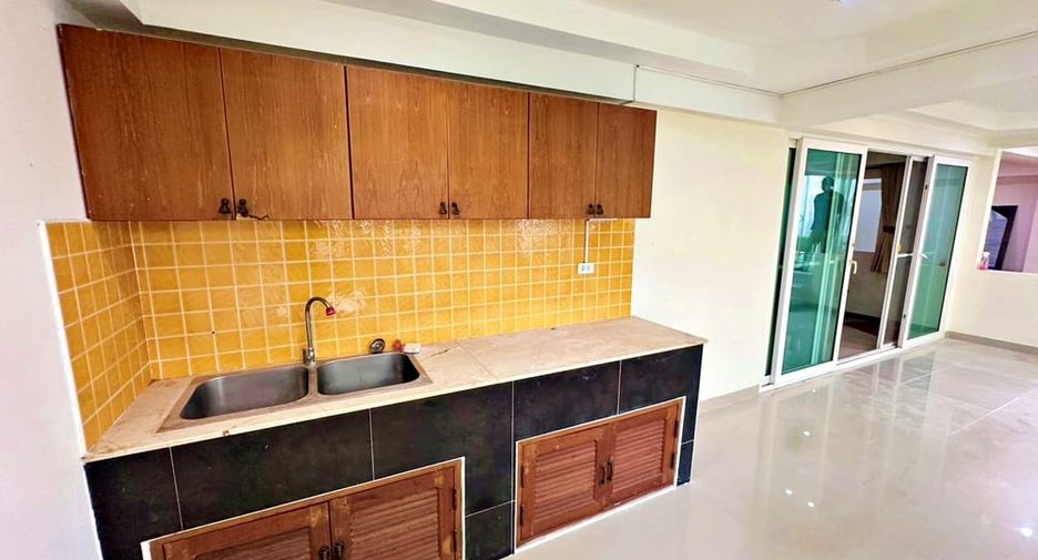 Villa zur Miete und zum Kauf mit 6 Zimmer in Bang Lamung, Chonburi