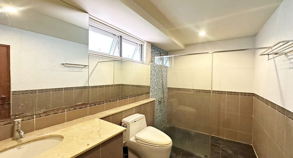Villa zur Miete und zum Kauf mit 6 Zimmer in Bang Lamung, Chonburi