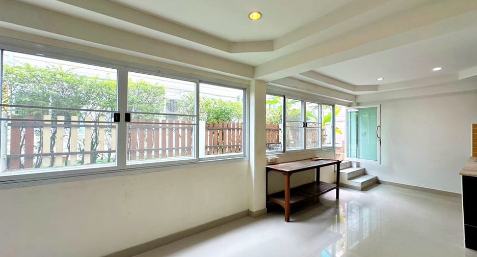 Villa zur Miete und zum Kauf mit 6 Zimmer in Bang Lamung, Chonburi