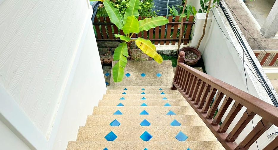 Villa zur Miete und zum Kauf mit 6 Zimmer in Bang Lamung, Chonburi