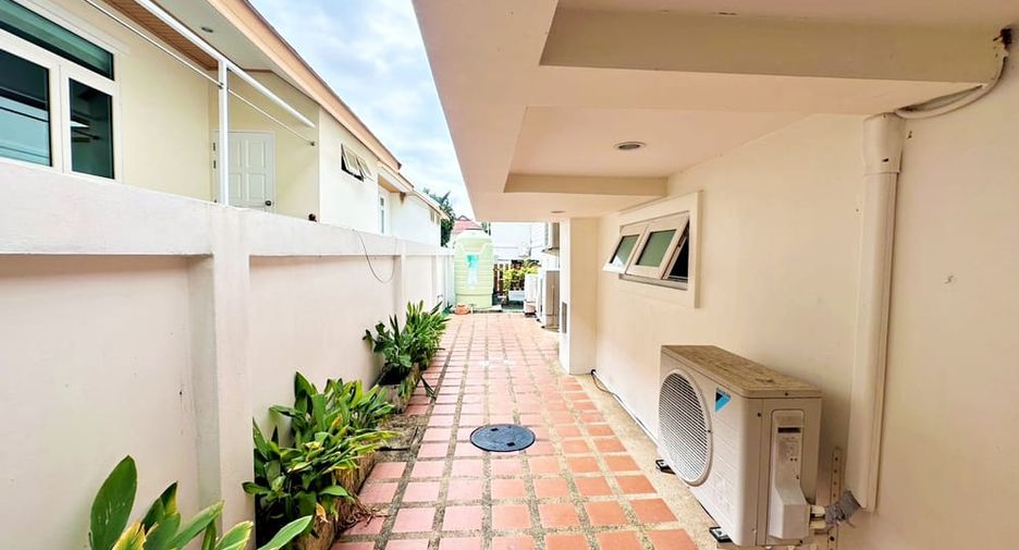Villa zur Miete und zum Kauf mit 6 Zimmer in Bang Lamung, Chonburi