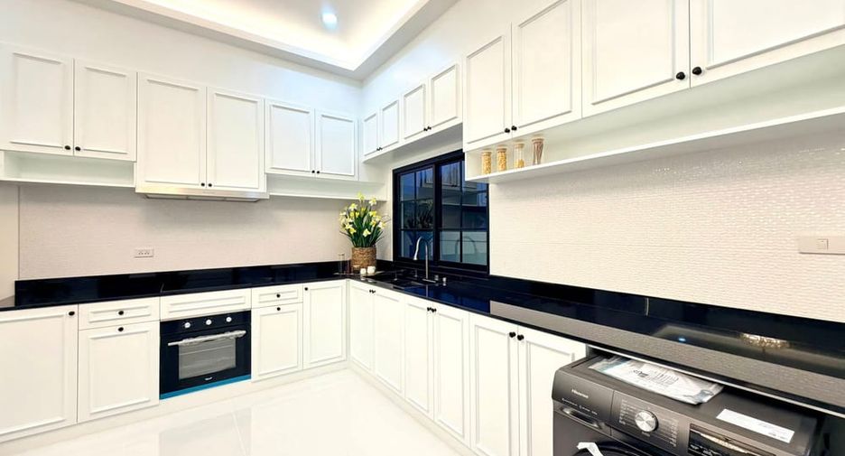 For sale 3 bedrooms villa in East Pattaya, Pattaya
