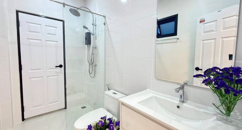 For sale 3 bedrooms villa in East Pattaya, Pattaya