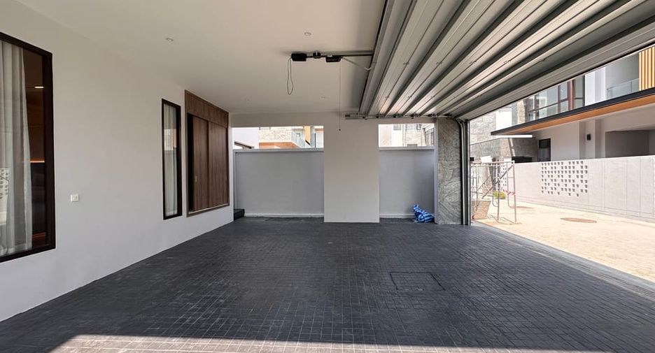 For sale 4 bedrooms villa in Jomtien, Pattaya