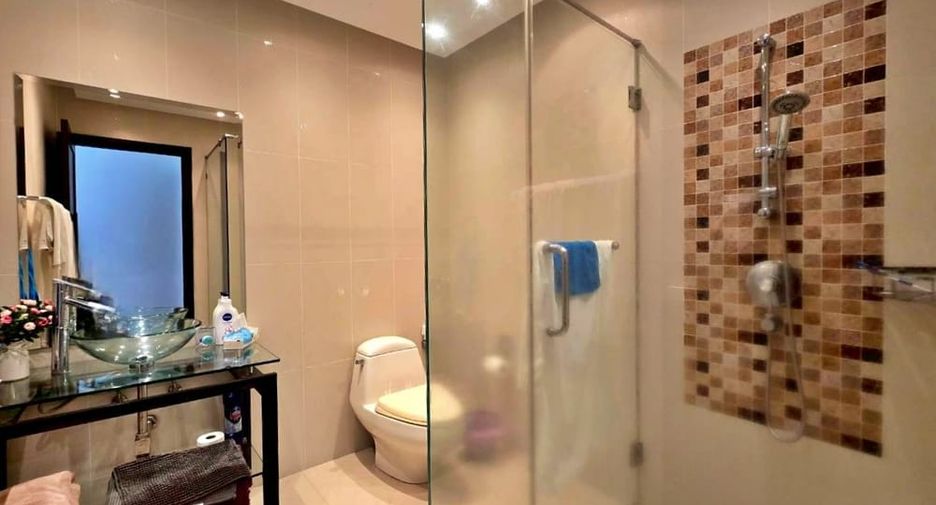 Продажа 4 спальни вилла в Банг Ламунг, Чонбури