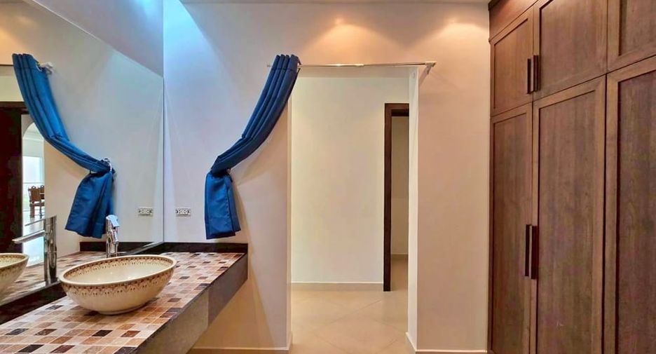 Продажа 4 спальни вилла в Банг Ламунг, Чонбури