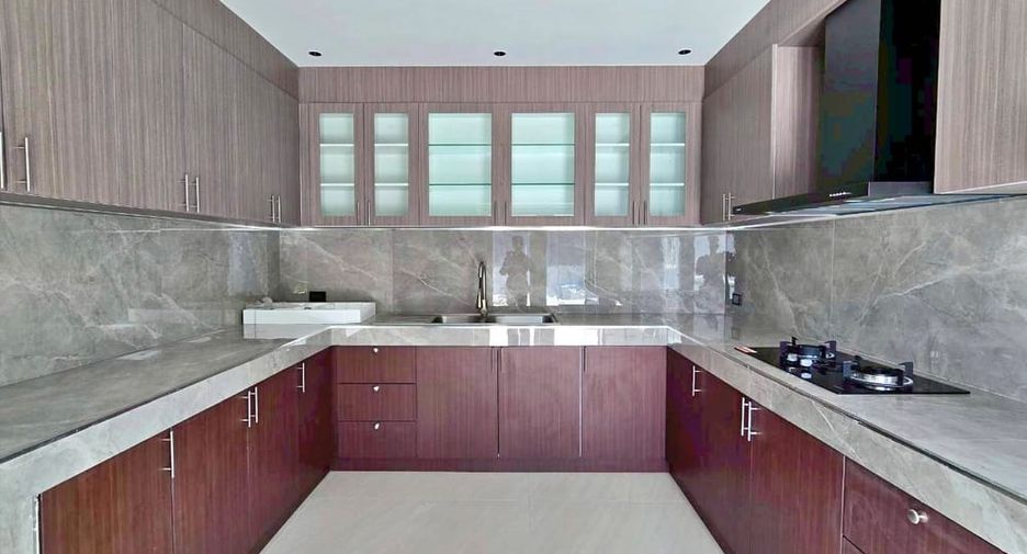 Villa zum Kauf mit 5 Zimmer in Bang Lamung, Chonburi
