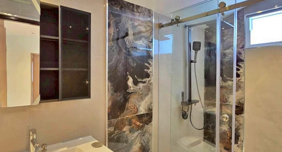 Villa zum Kauf mit 5 Zimmer in Bang Lamung, Chonburi
