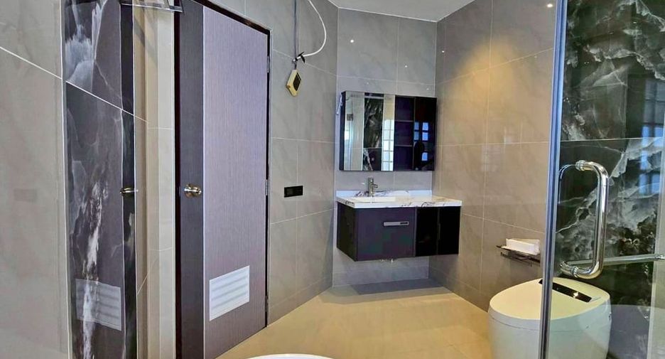 Villa zum Kauf mit 5 Zimmer in Bang Lamung, Chonburi