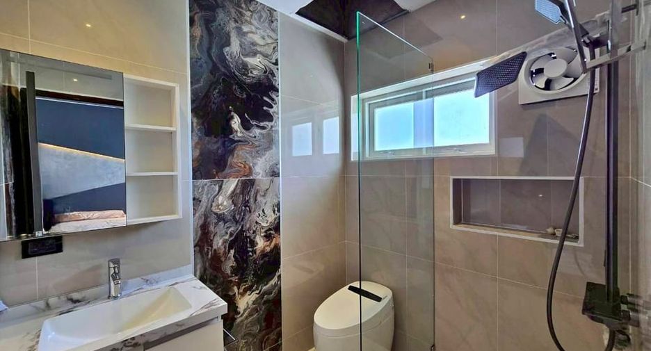 Villa zum Kauf mit 5 Zimmer in Bang Lamung, Chonburi
